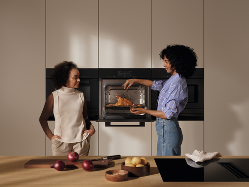 Link zur Seite Echte Alleskönner - Die Dampfbacköfen von Miele